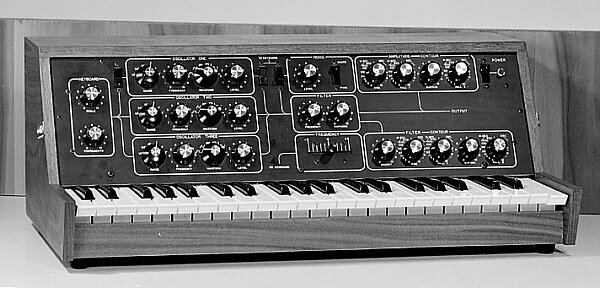 Minimoog Model В